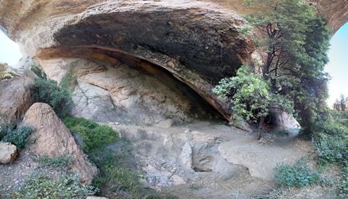Entrada a la Cueva de Los Husos Laguardia