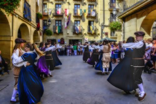 Bailes típicos medievales por la festividad de San Juan Degollao Laguardia