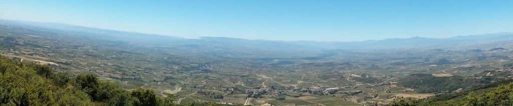 Vista panorámica de la Rioja Alavesa, desde el Balcón de la Rioja. A la izquierda, Laguardia
